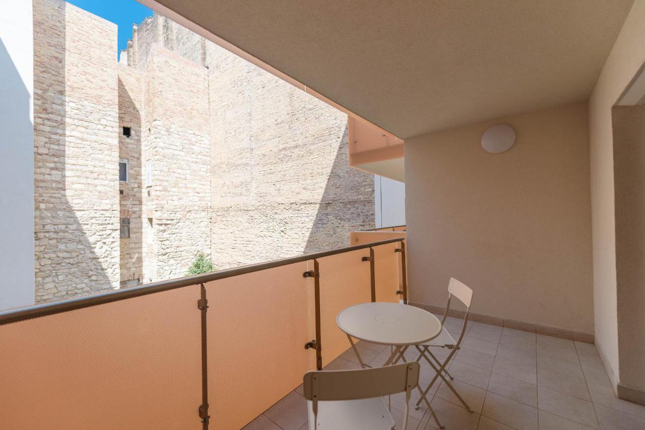 Oasis Apartments At Broadway Residence Budapest Exterior photo
